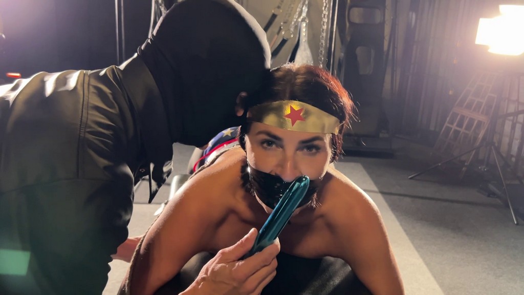 SW Wonder Sarah Captured by Evil Villian Pt2