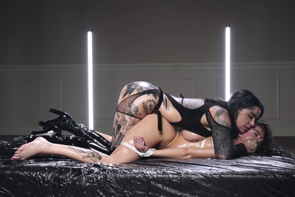 Leigh Raven, Gal Ritchie – Oil-Soaked Slut